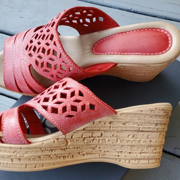 Spring Step Perforated Pink Leather Wedge Sandals - Picture 9 of 15